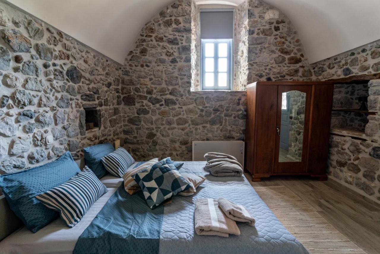 Englezena'S Guesthouse Leonídion Extérieur photo
