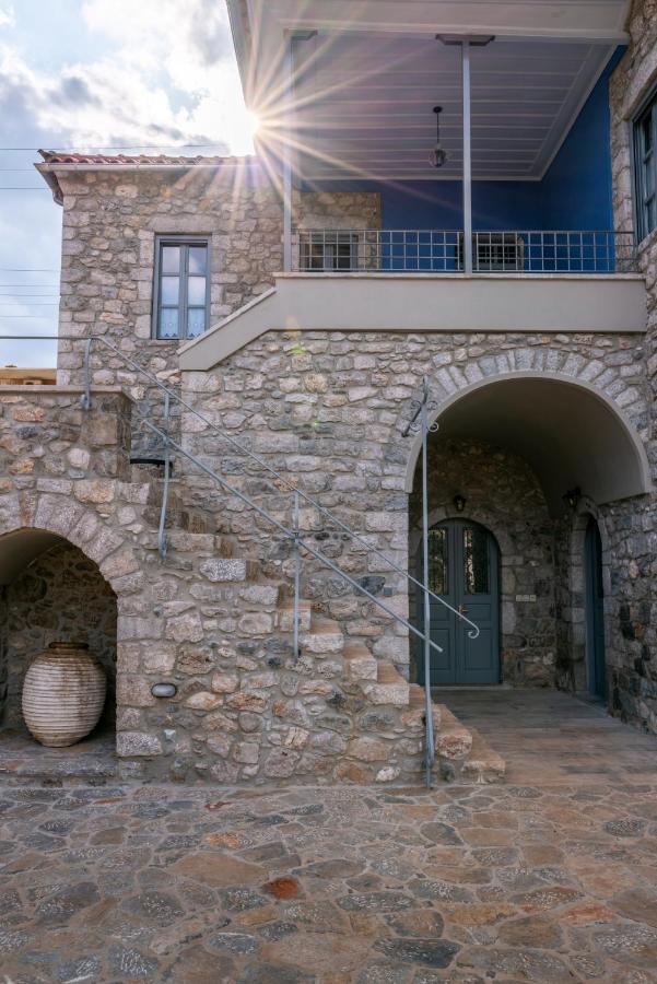 Englezena'S Guesthouse Leonídion Extérieur photo