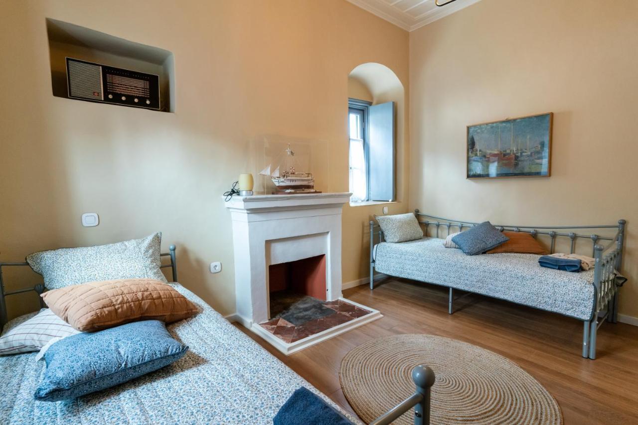 Englezena'S Guesthouse Leonídion Extérieur photo