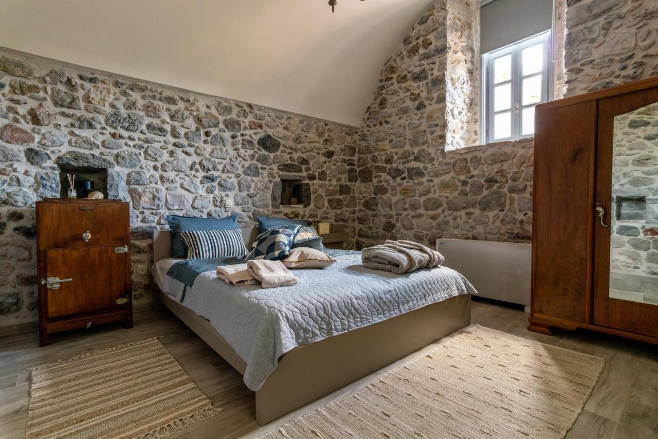 Englezena'S Guesthouse Leonídion Extérieur photo