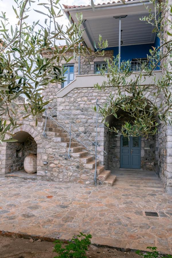Englezena'S Guesthouse Leonídion Extérieur photo
