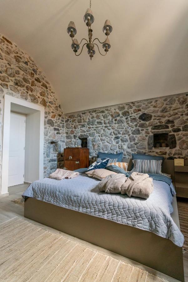 Englezena'S Guesthouse Leonídion Extérieur photo