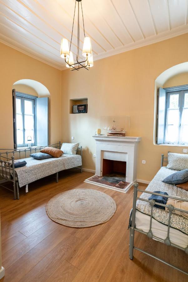 Englezena'S Guesthouse Leonídion Extérieur photo